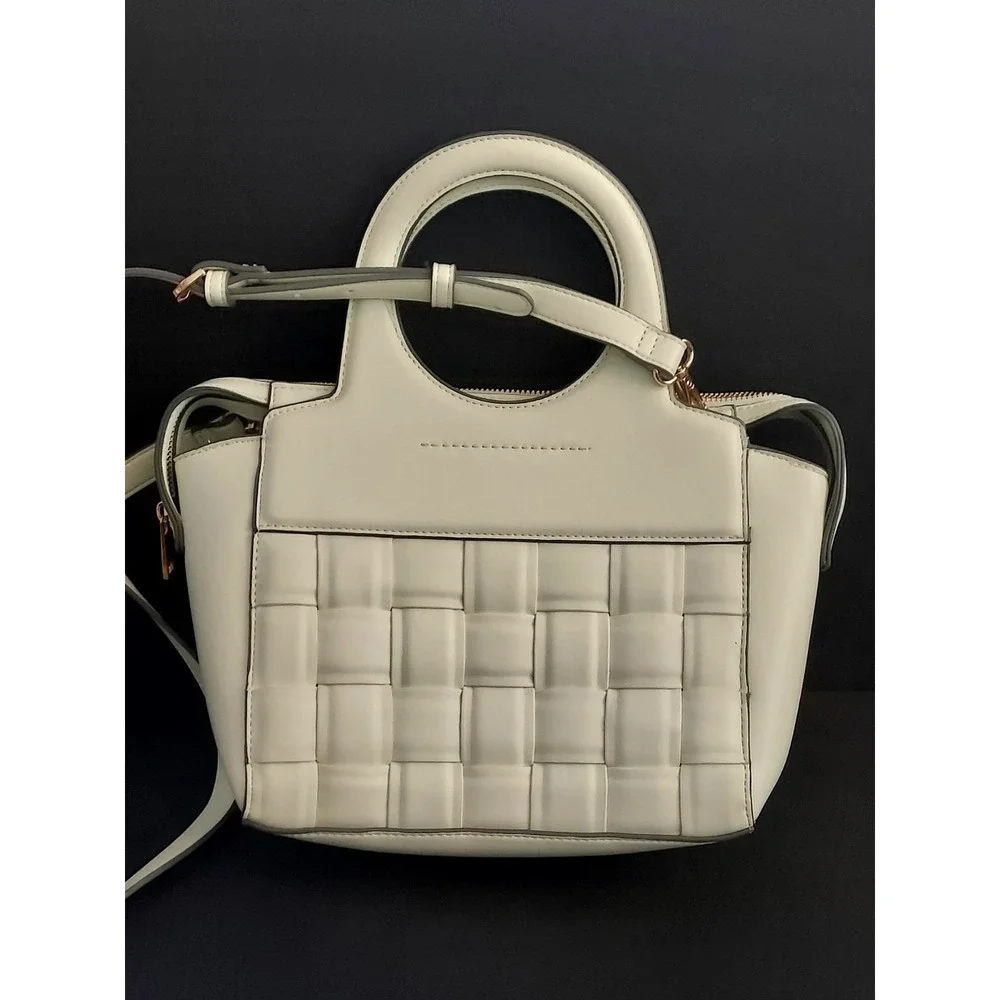 Fresh Spring Crossbody Handbag Color is‎ a very light green basket weave front